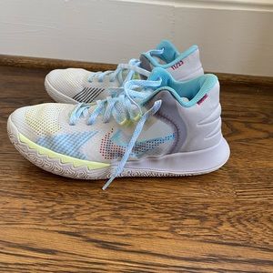 Kyrie Irving basketball shoes size 5.5